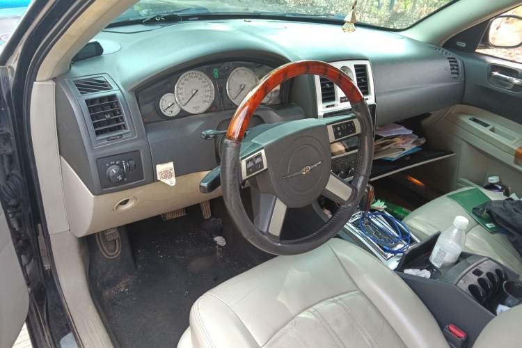 Used Chrysler 300C 2006 2.7L Luxury Edition