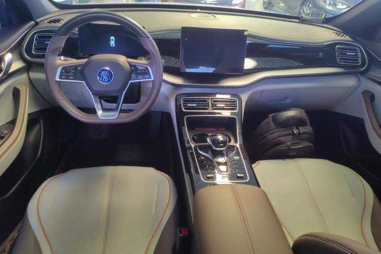 Used BYD Qin PLUS 2024 HONOR Edition DM-i 120KM Leading Model
