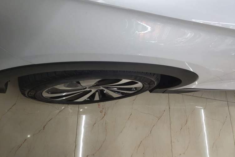 Used BYD Song PLUS New Energy 2024 HONOR Edition DM-i 110km Flagship Model Left Front Wheel Hub