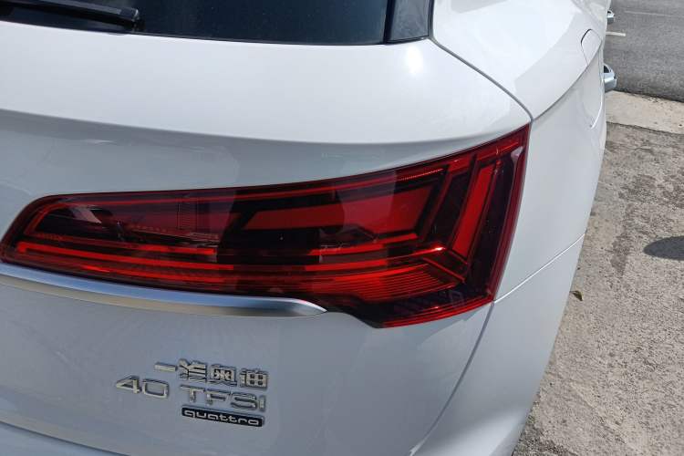 Used Audi Q5L 2022 Updated Version 40T Luxury Elegant Edition Right Rear Taillight