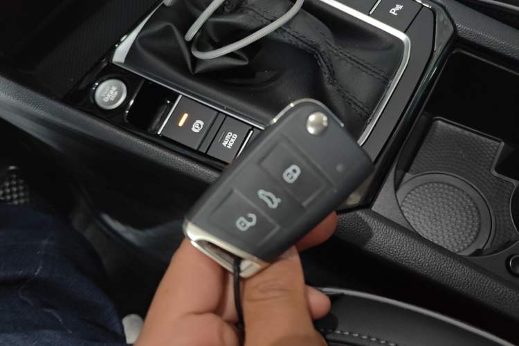 Used Volkswagen Sagitar 2025 Revised 300TSI DSG Excellence Edition Vehicle Key