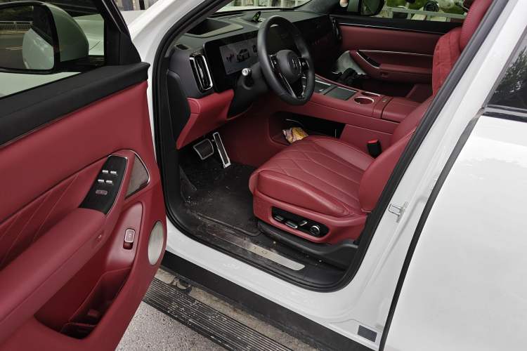 Used Hima AITO M8 2025 Extended-Range Max+ Version 53.4 kWh 6-Seater Edition Driver Seat