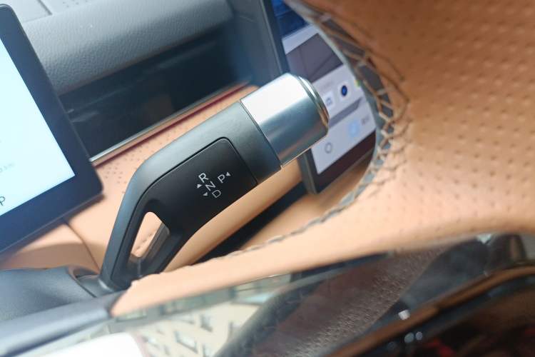 Used Geely Galaxy 8 2025 130km EM-P Starship Edition Gear Lever