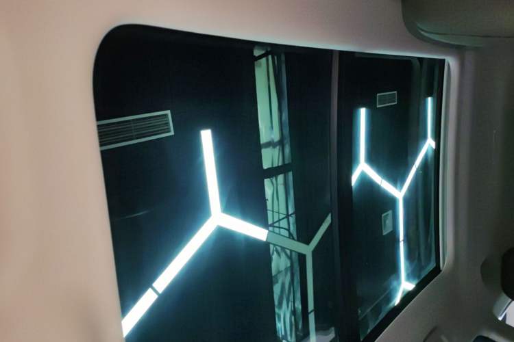 Used Roewe RX8 2018 30T Smart Connectivity Two-Wheel Drive Flagship Edition
