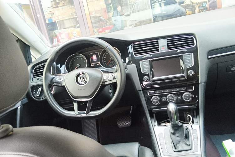 Used Volkswagen Golf (Import) 2014 1.4TSI Luxury Travel Edition
