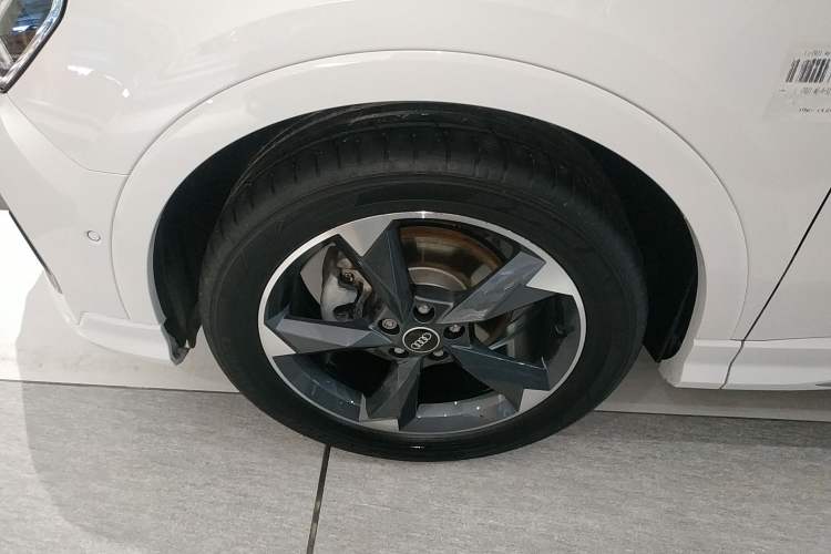 Used Audi Q3 2022 35 TFSI Fashion Dynamic Model Left Front Wheel Hub