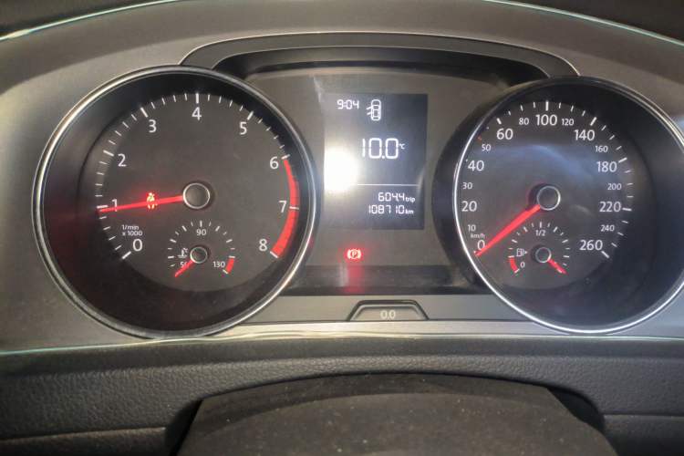 Used Volkswagen Golf 2015 1.6L Manual Fashion Edition