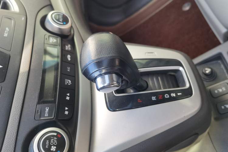 Used Honda CR-V 2012 2.4L four-wheel drive luxury version Gear Lever