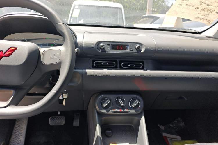 Used Wuling Hongguang New Energy 2025 Extended-Range Hybrid 50 km Utility Version
