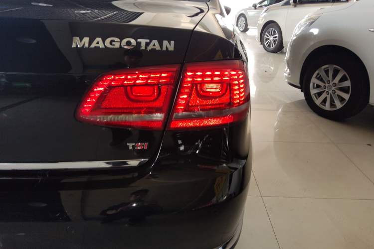 Used Volkswagen Magotan 2015 Facelift 1.8TSI Luxury Model Right Rear Taillight