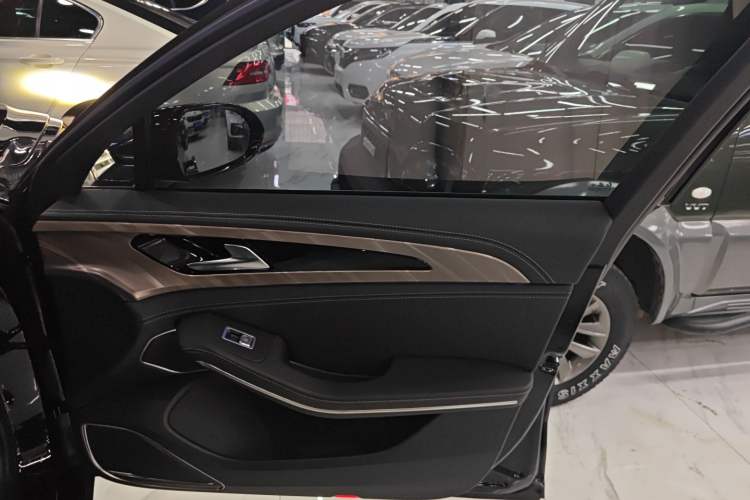 Used Hongqi H9 2020 2.0T Smart Connect Flagship Edition
