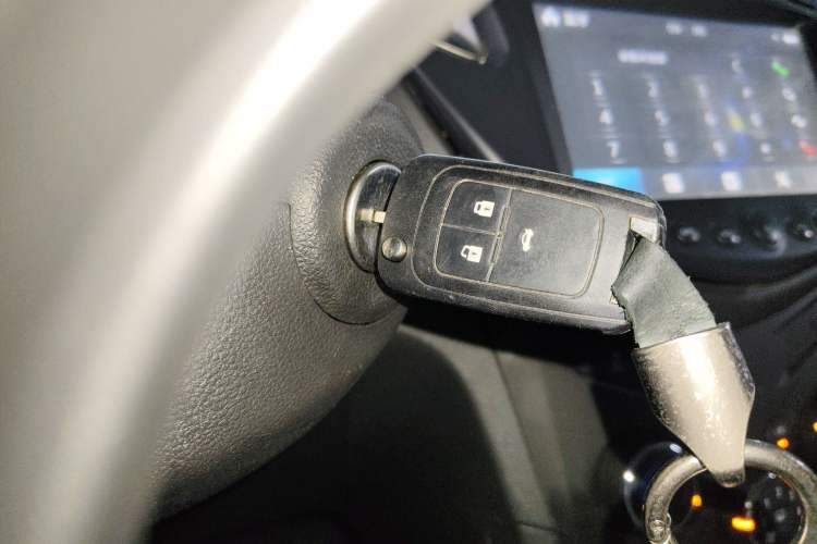 Used Chevrolet Trax 2016 1.4T Automatic Two-Wheel Drive Comfort Version with Sunroof Vehicle Key