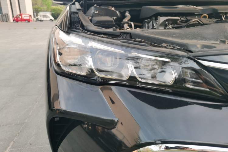 Used Toyota Avalon 2019 2.0L XLE Premium Edition China VI Right Front Headlight