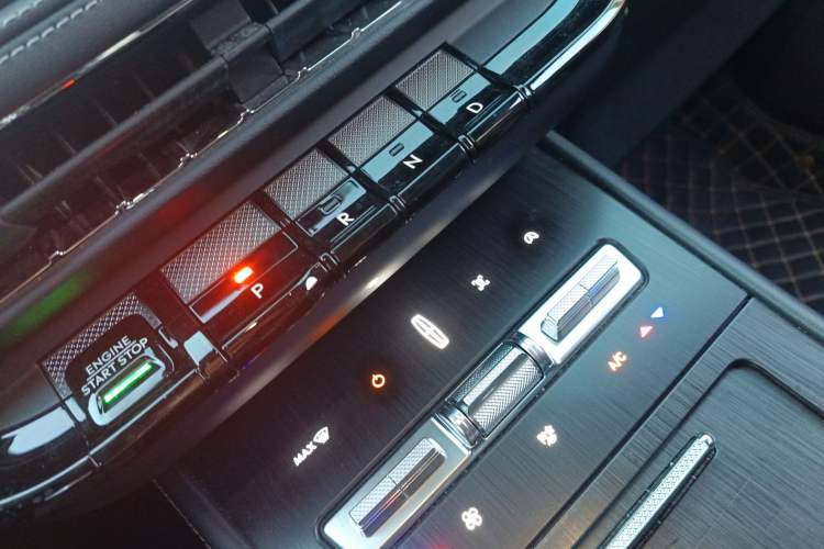 Used Lincoln Corsair 2024 2.0T Two-Wheel Drive Deluxe Edition