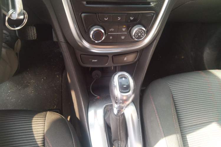 Used Buick Encore 2015 1.4T Automatic Two-Wheel Drive Urban Elite Version
