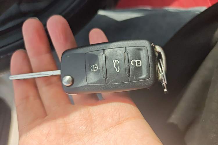 Used Skoda Rapid 2015 1.6L Automatic Smart Selection Model Vehicle Key