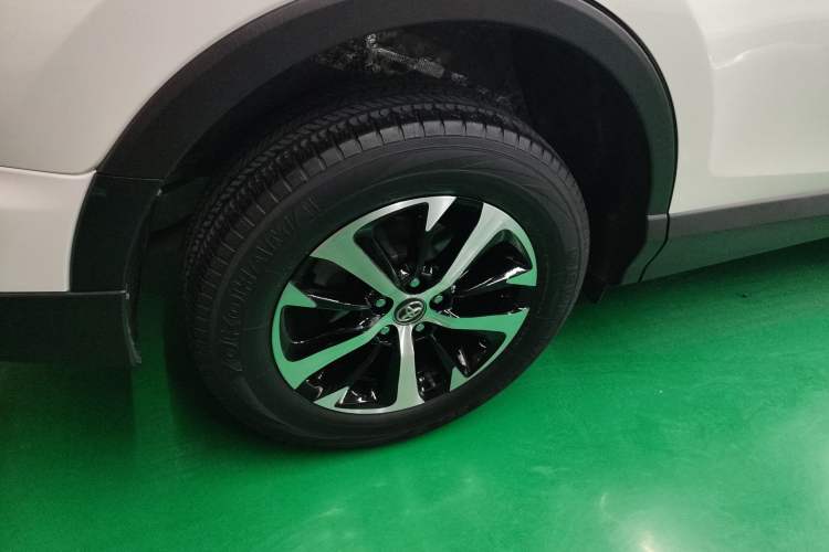 Used Toyota RAV4 2019 2.0L CVT Two-Wheel Drive Comfort Edition China VI Standard