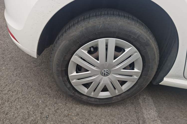 Used Volkswagen Polo 2016 1.4L Manual Fashion Model Right Rear Wheel Hub