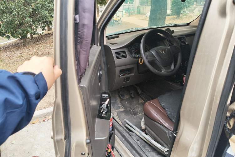 Used Wuling Rongguang V 2015 1.5L Standard Version Driver Seat