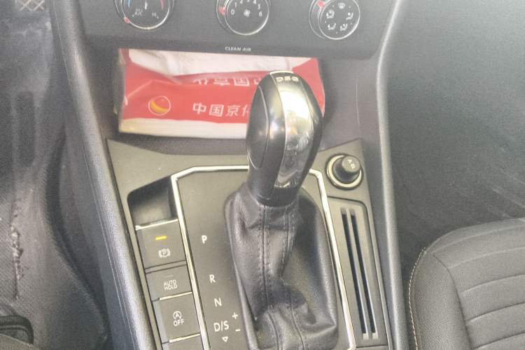 Used Volkswagen Lavida 2018 Hatchback 200TSI DSG Comfort Edition China V Standard Gear Lever