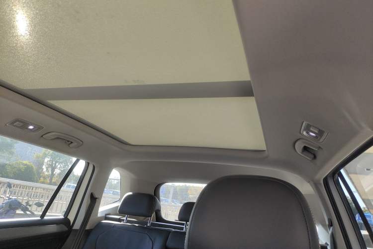 Used Volkswagen Tiguan L 2021 330TSI Automatic Two-Wheel Drive Smart Edition