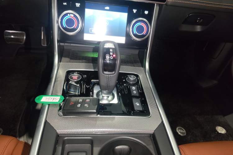 Used Jaguar XEL 2025 2.0T 250 PS R-DYNAMIC 90th Anniversary Edition
