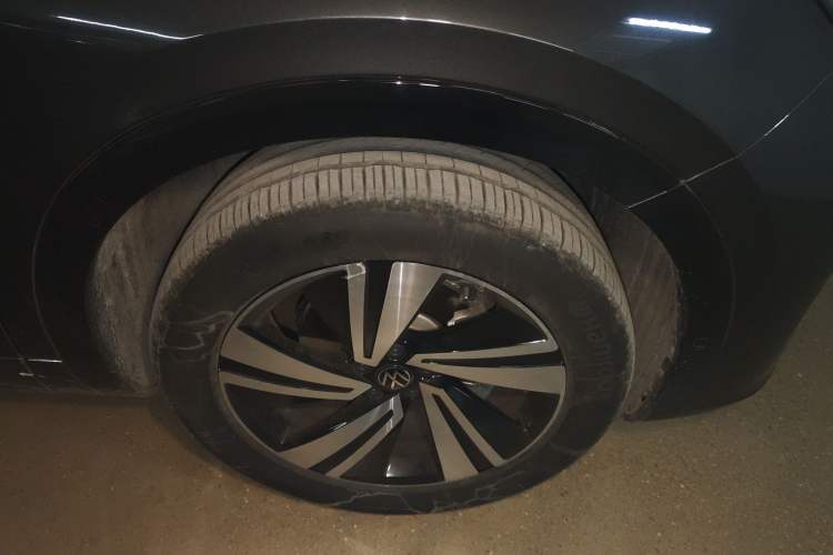 Used Volkswagen Tavendor 2024 380TSI All-Wheel Drive R-Line Cruise Edition
