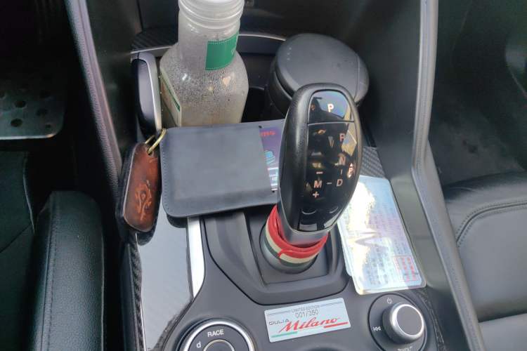 Used Alfa Romeo Giulia 2017 2.0T 280HP Luxury Edition Gear Lever