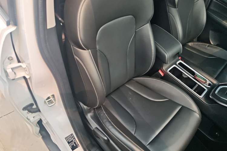 Used Haval M6 2023 PLUS 1.5T DCT Luxury Smart Connectivity Model Right Front Seat