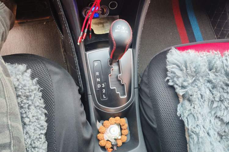 Used Hyundai Verna Ray 2014 1.4L Automatic GLX Gear Lever