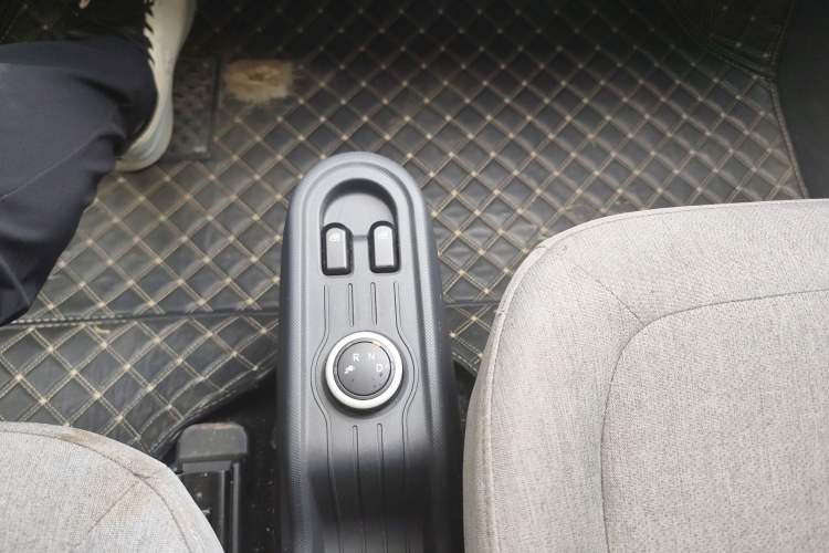 Used Wuling Hongguang MINIEV 2021 Macaron Fashion Model Lithium Iron Phosphate Gear Lever