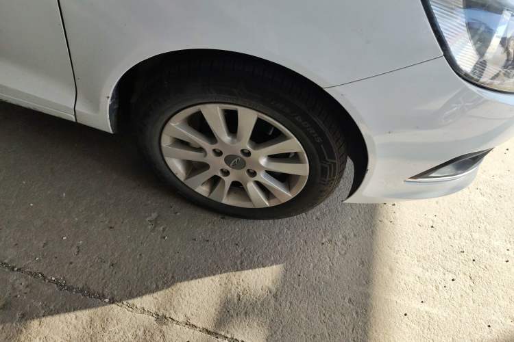 Used Chery Fengyun 2 2016 1.5L Manual Value Edition Right Front Wheel Hub