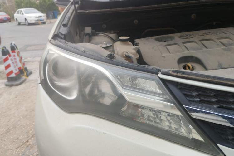 Used Toyota RAV4 2015 2.0L CVT 4x4 Trend Edition Exterior 6