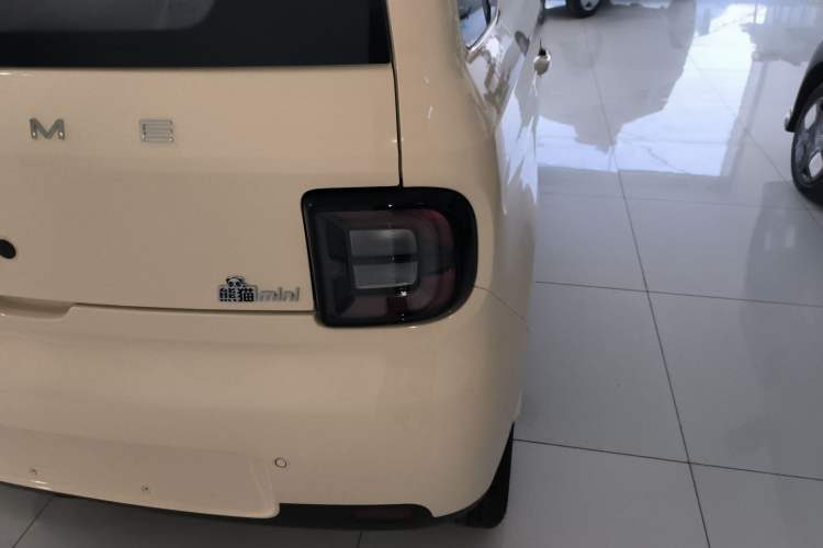 Used Geely Galaxy Panda 2025 210 km – Yuanqi Bear Right Rear Taillight