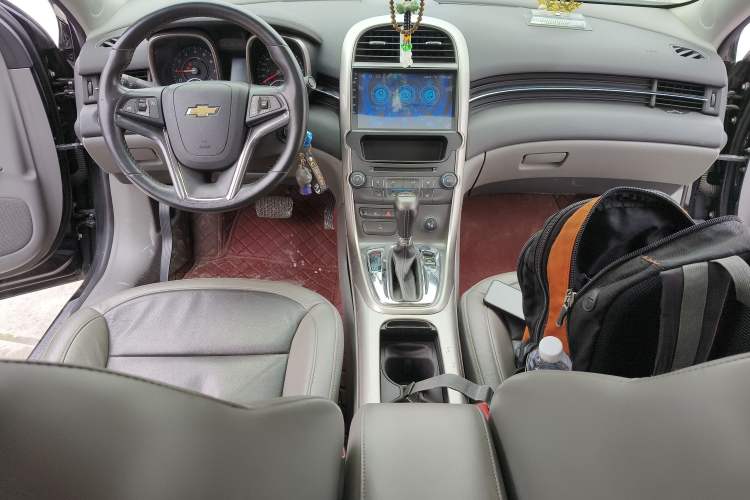 Used Chevrolet Malibu 2012 2.0L Automatic Luxury Edition Center Console