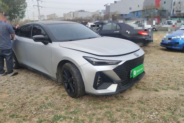 Used CHANGAN UNI-V iDD 2023 Zhidian iDD 1.5T 113km Smart & Fun Version (Rapid Edition) Front Right 45 Deg