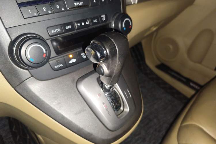 Used Honda CR-V 2010 2.4L automatic four-wheel drive luxury version Gear Lever
