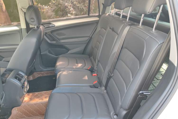 Used Volkswagen Tiguan L 2018 330TSI Automatic Two-Wheel Drive Luxury Edition Left Rear Seat