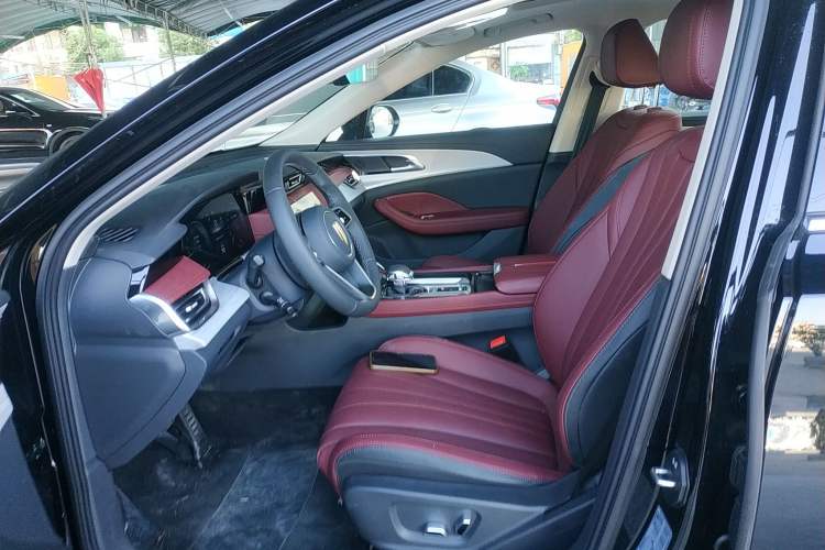 Used Hongqi H5 2025 2.0T Automatic Flag Edition – 500 000 Units Commemorative Version