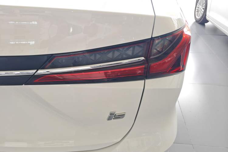 Used Roewe i5 2023 1.5L Manual Comfort Edition