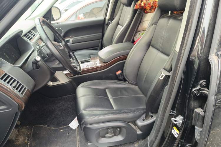 Used Land Rover Range 2016 3.0 SC V6 Vogue Extended Version Left Front Seat