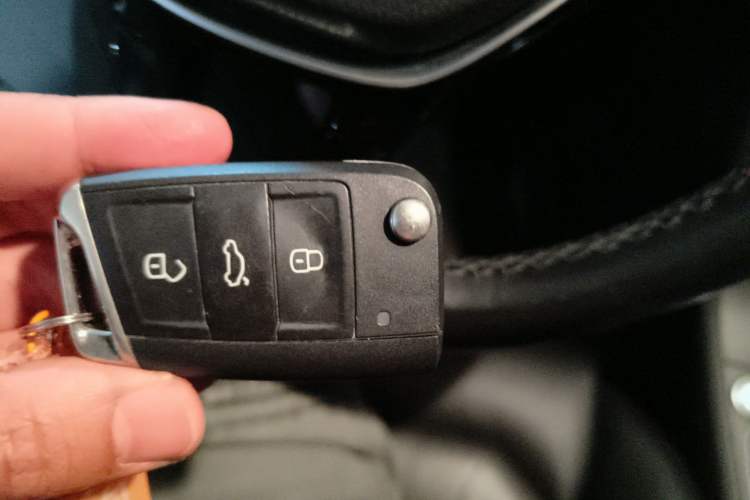 Used Volkswagen Golf 2016 230TSI Automatic Luxury Version
