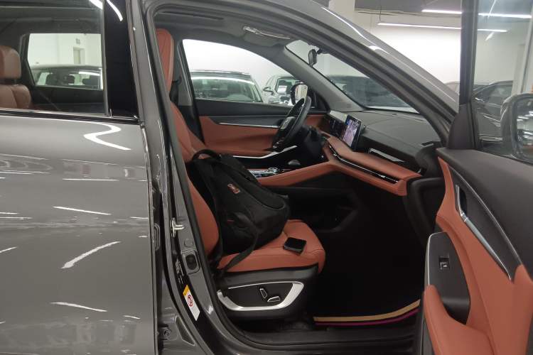 Used CHANGAN CS75 PLUS 2024 3rd Generation Champion Edition 1.5T Intelligent Drive Dynamic Model Right Front Seat