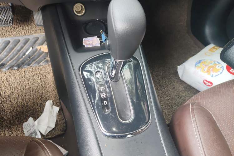 Used Nissan Tiida 2014 1.6L CVT Cool Cafe Edition Gear Lever