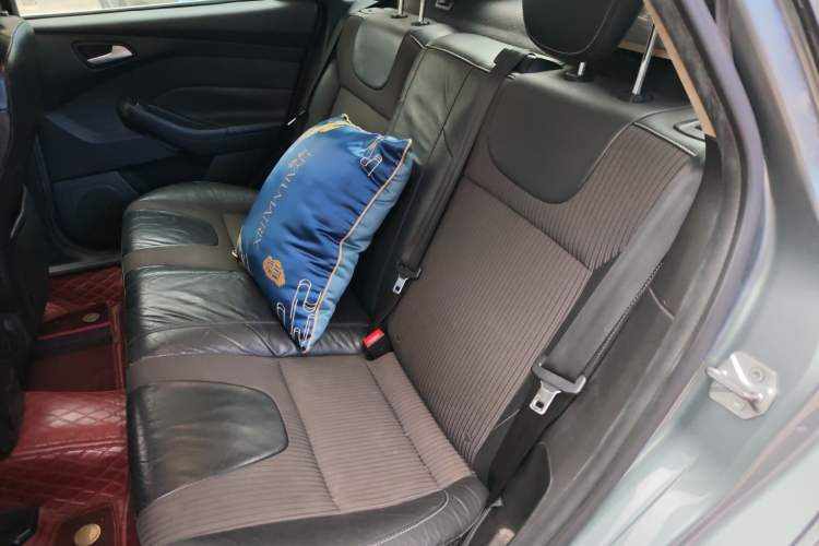 Used Ford Focus 2012 Sedan 1.6L Automatic Fashion Edition
