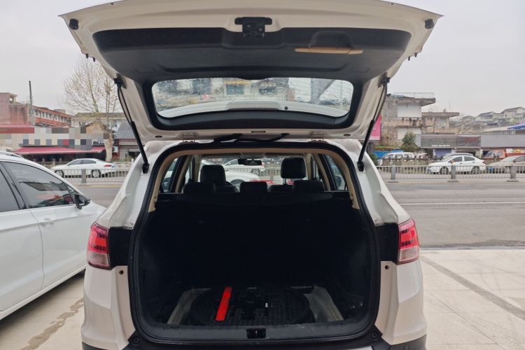 Used Dongfeng Aeolus AX7 2015 2.0L Automatic Zhiyi Trim
