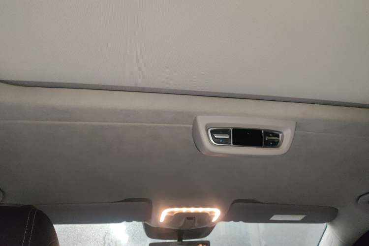 Used Mercedes-Benz V-Class 2022 V 260 L Long-wheelbase Luxury Edition Headliner