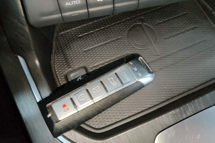 Used Wey VV6 2020 2.0T Two-Wheel Drive Smart Enjoyment+