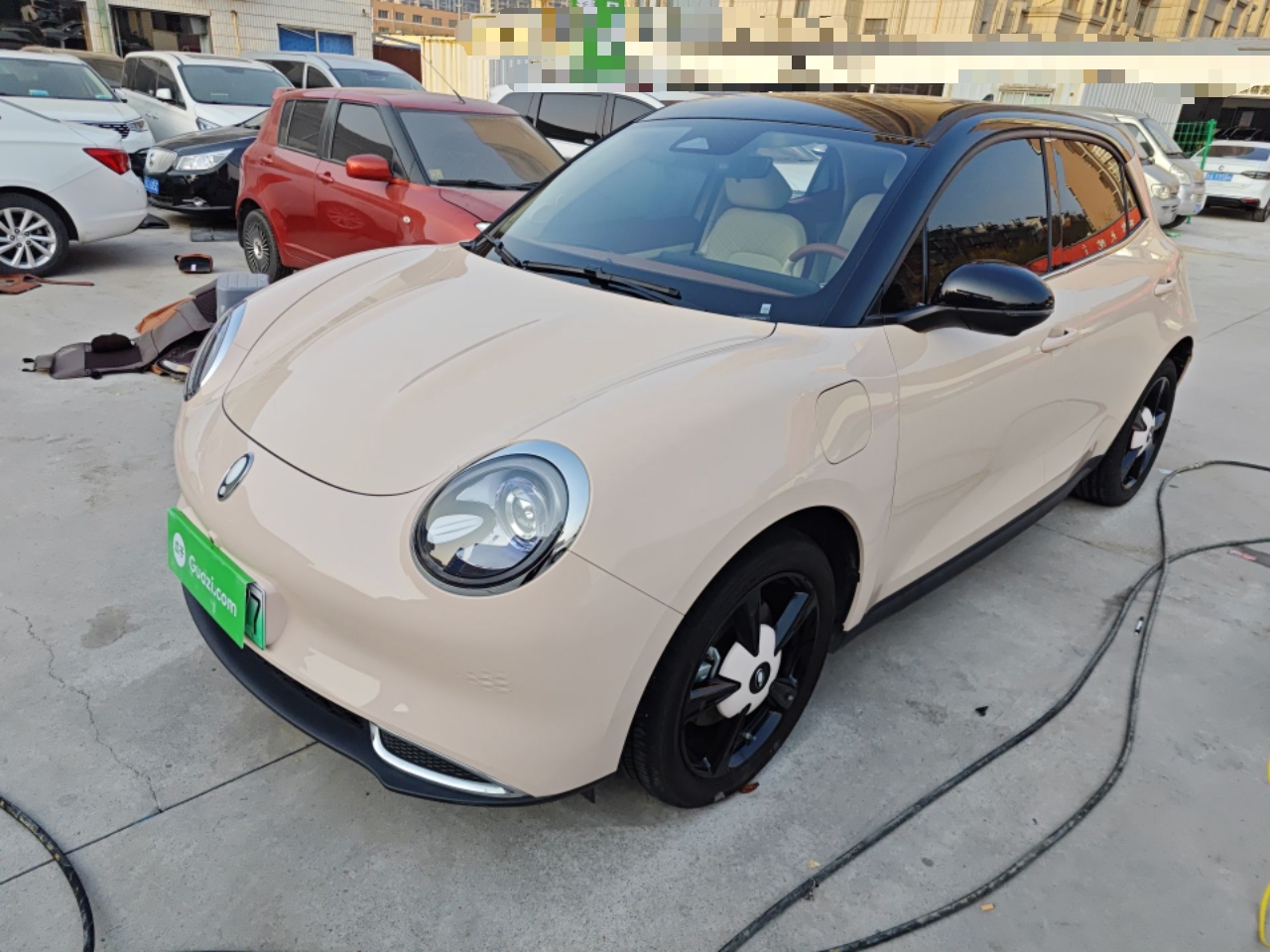 Под передней частью автомобиля