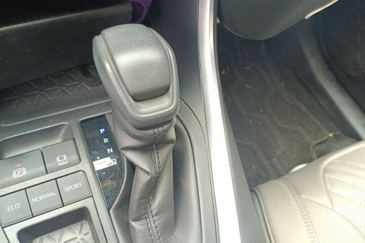 Used Toyota RAV4 2020 2.0L CVT Two-Wheel Drive Urban Edition Gear Lever